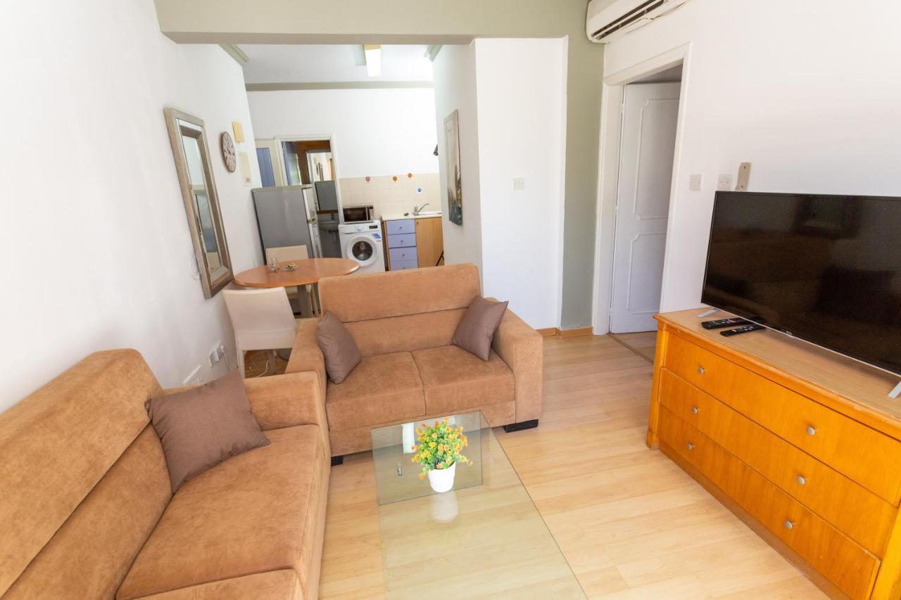 Always Welcome! Near Beach, Cml Swimming Pool Paphos Bagian luar foto