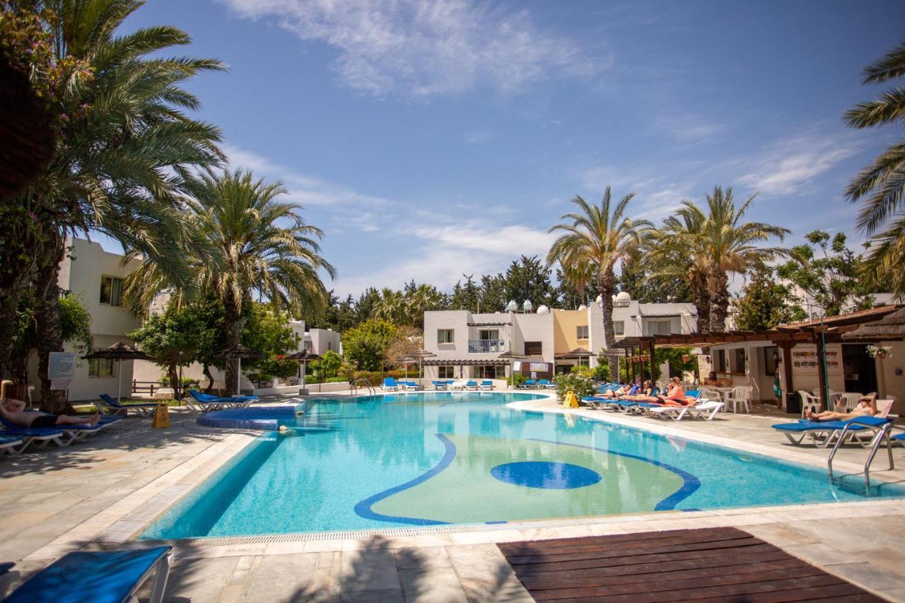 Always Welcome! Near Beach, Cml Swimming Pool Paphos Bagian luar foto